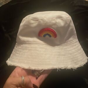 Bucket hat w/ rainbow patch